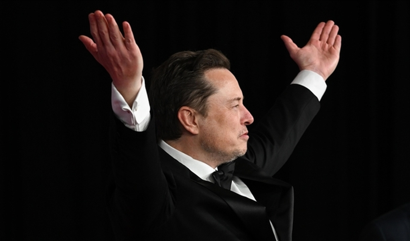Elon Musk, yeni siyasi parti için anket düzenledi