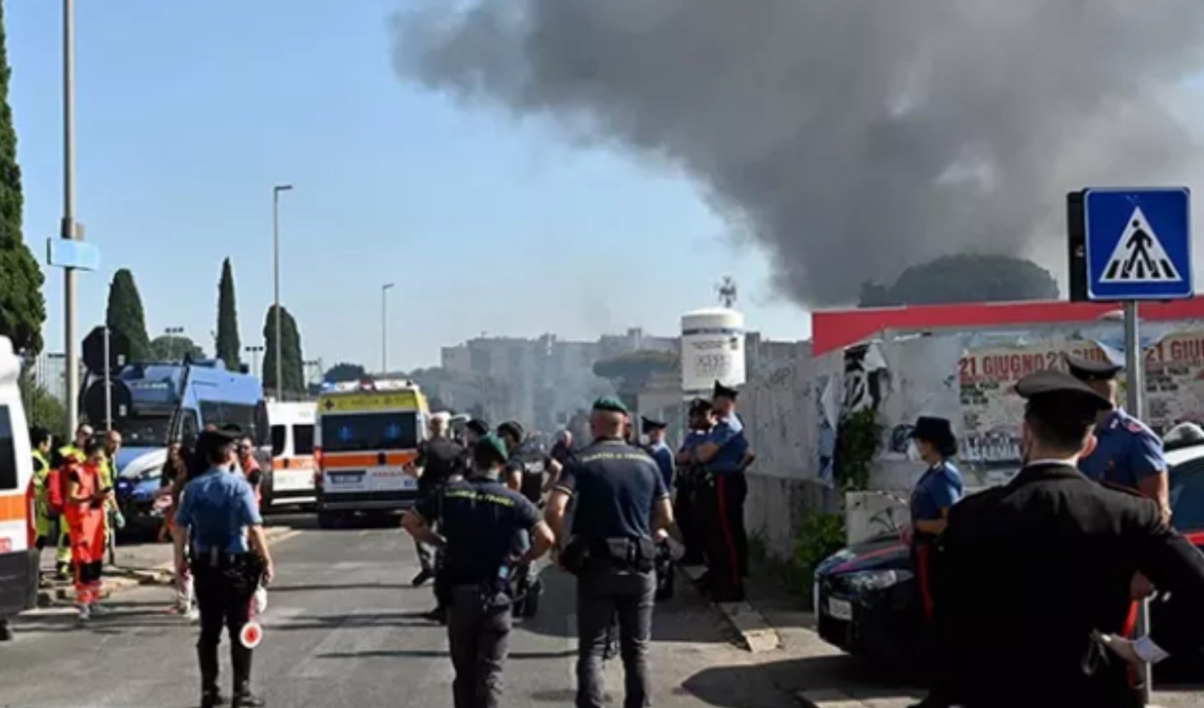 Roma’da peş peşe patlamalar: Benzin istasyonu alev aldı