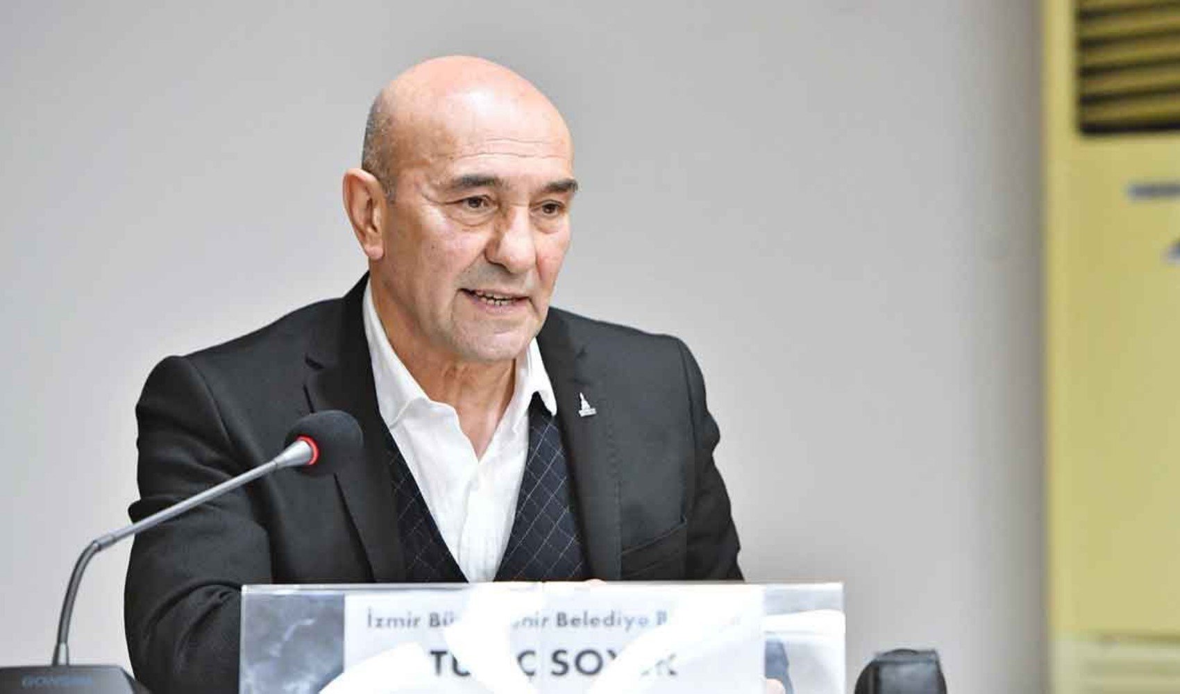 İzmir soruşturmasında eski Büyükşehir Belediye Başkanı Tunç Soyer tutuklandı