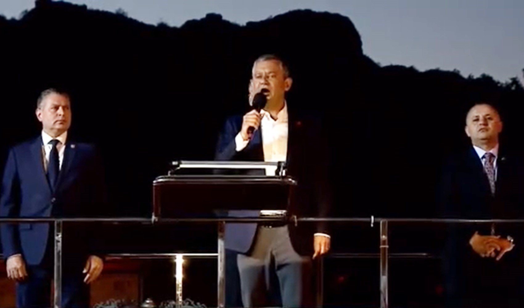 Özgür Özel, Amasya'dan Erdoğan'a seslendi: Tayyip Bey'e söylüyorum milletin dediği olacak, sen gideceksin Ekrem İmamoğlu gelecek