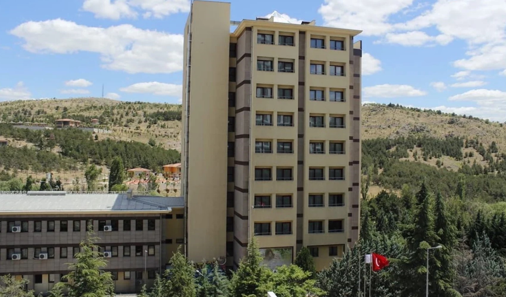 Ankara'da bakanlığa ait 13 katlı binanın kirası şaşırttı! 'Kamu kaynakları böyle savruluyor'