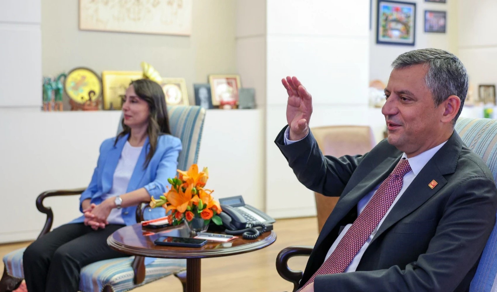 DEM Parti'den CHP'li Belediyelere yapılan operasyona tepki: Bu bir darbedir
