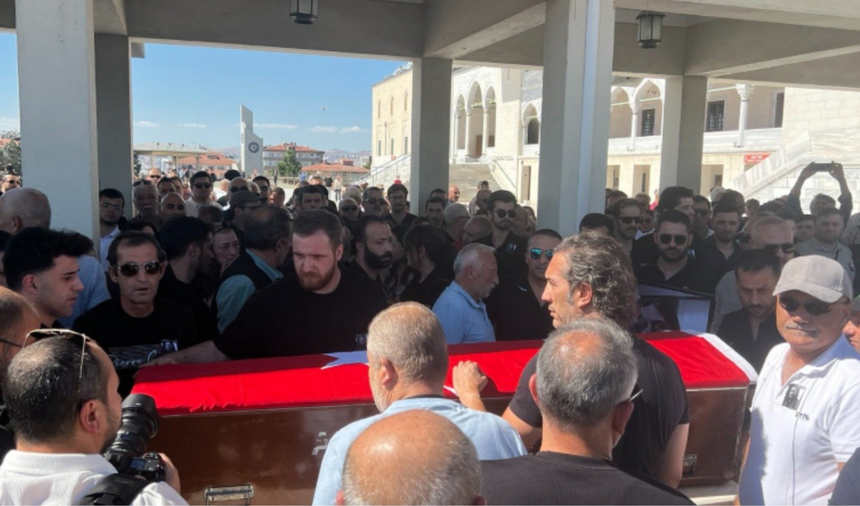 Nihat Genç son yolculuğuna uğurlandı