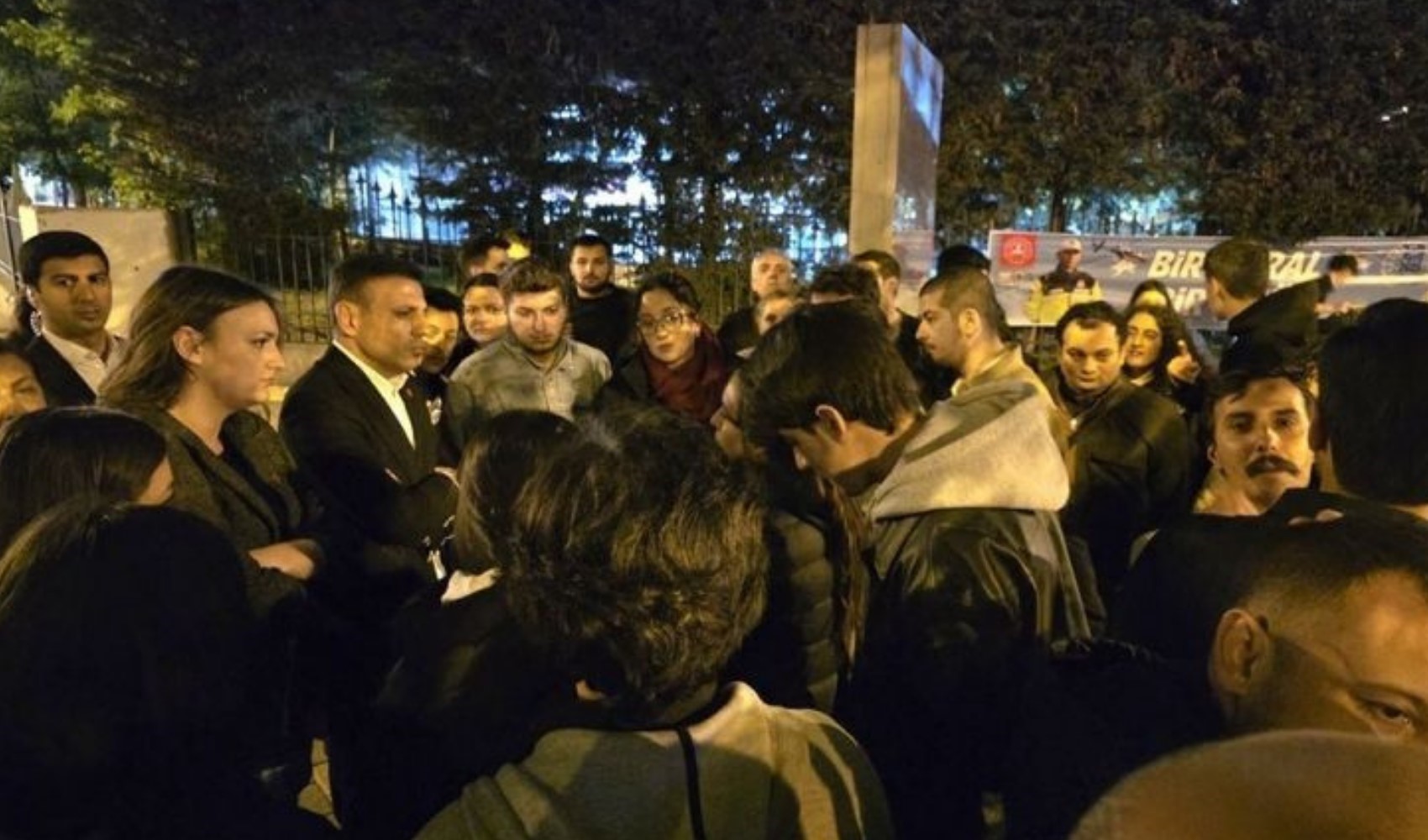 CHP İstanbul Örgütü Vatan Emniyet önünde nöbette: 'Bu bir darbe zinciridir'