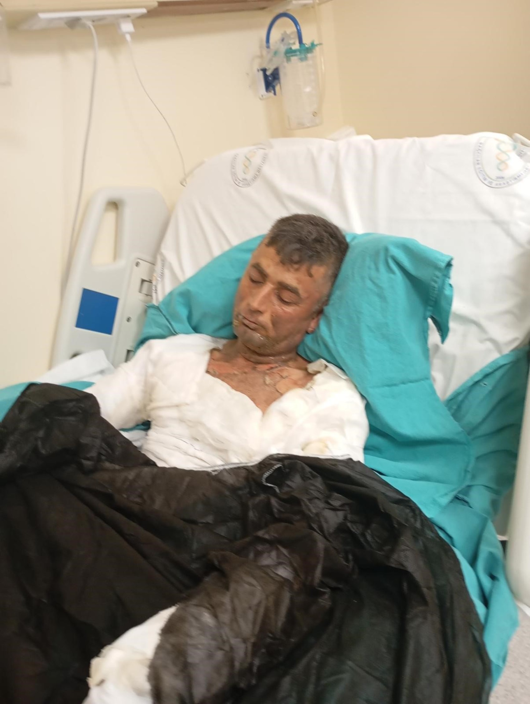 Gaziosmanpaşa'da engelli vatandaş dehşeti yaşadı: Benzin döküp yaktı