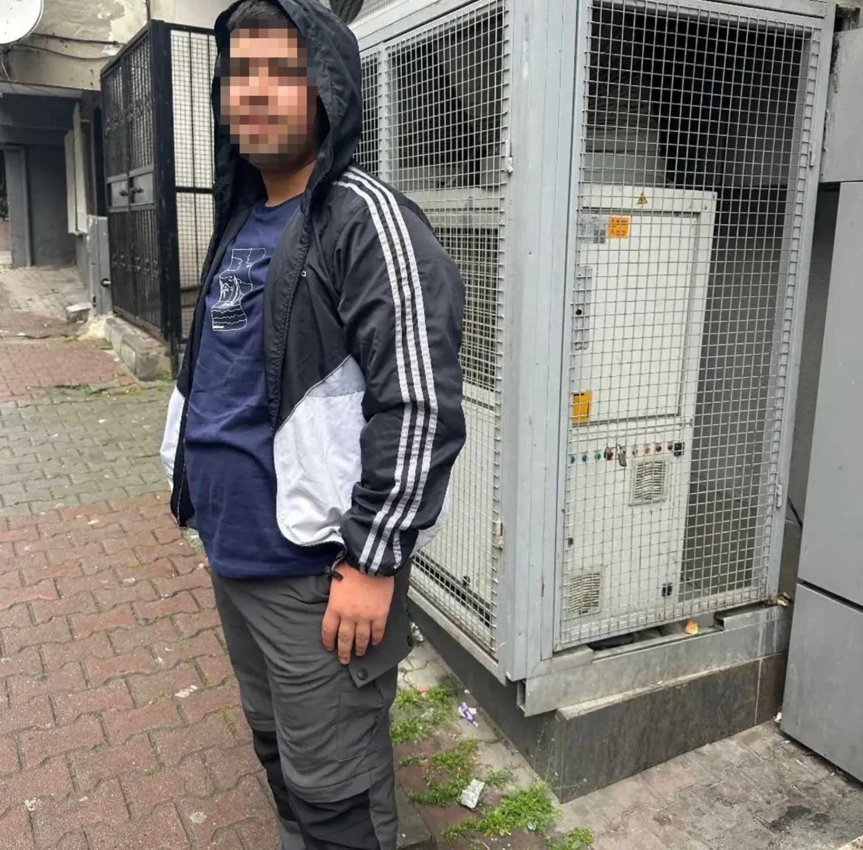 Gaziosmanpaşa'da engelli vatandaş dehşeti yaşadı: Benzin döküp yaktı