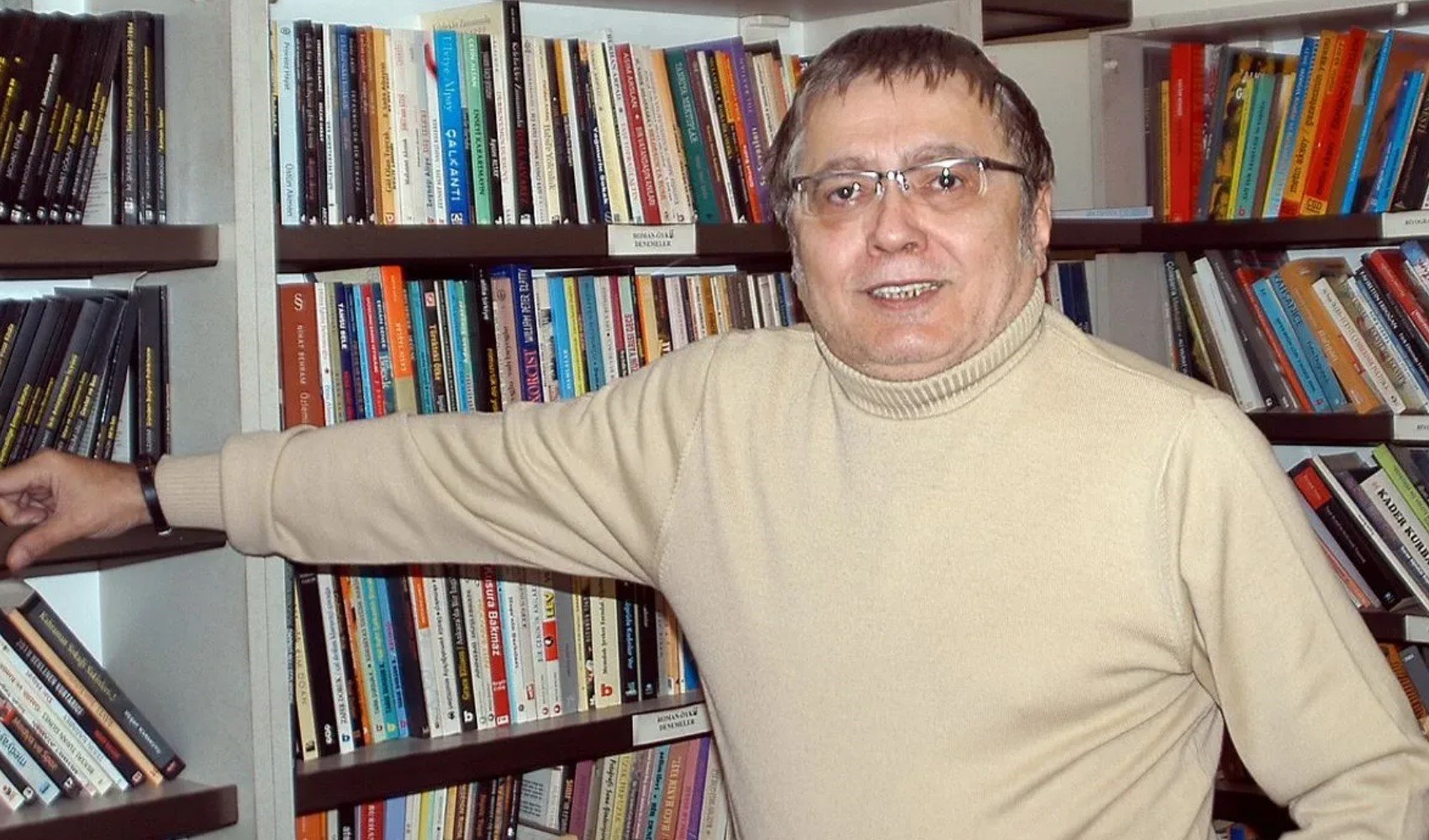 Gazeteci Hikmet Çetinkaya hayatını kaybetti