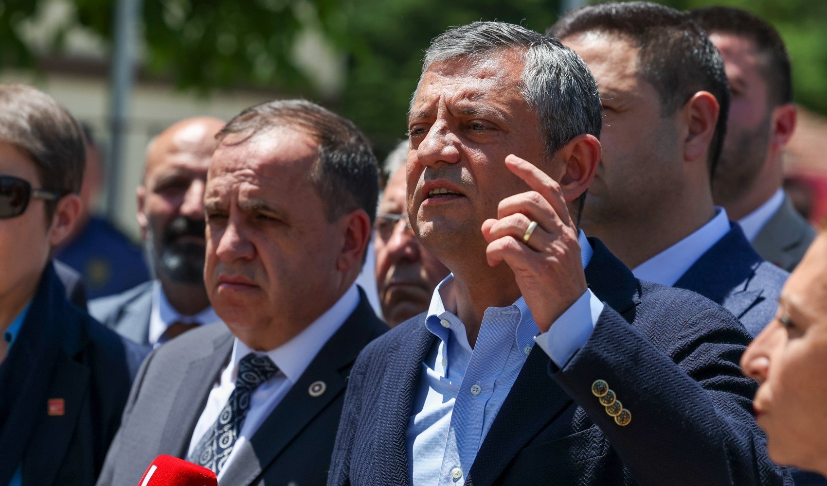 Özgür Özel'den 12 askerin şehit olduğu faciayla ilgili açıklama! 'Aklım almıyor, cenazeler kalktıktan sonra...'