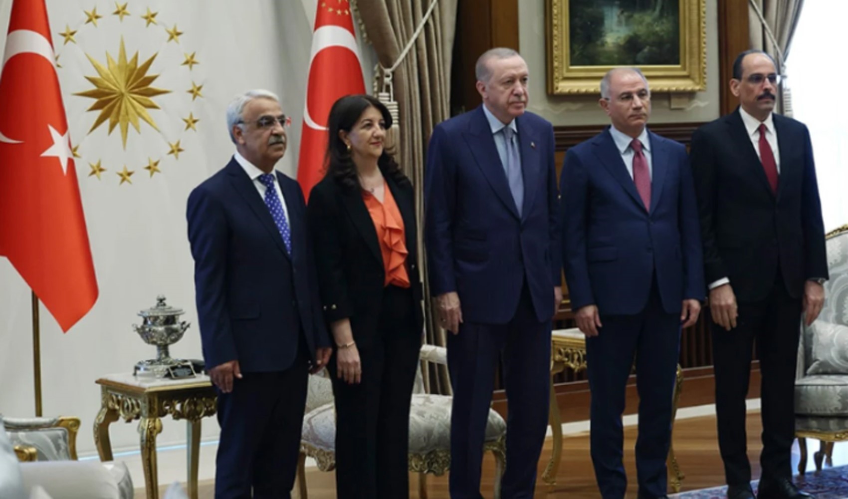 Erdoğan ile görüşen DEM Parti heyetinden açıklama: İrade devam ediyor Erdoğan ile görüşen DEM Parti heyetinden açıklama: İrade devam ediyor