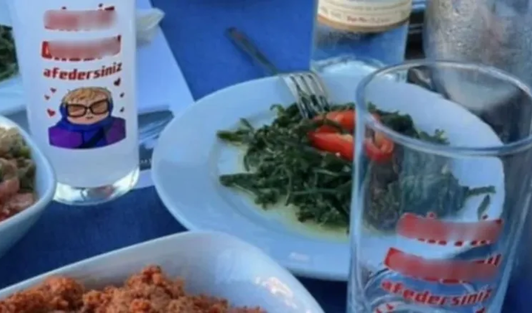 İstanbul'daki restorana küfürlü rakı bardağı soruşturması