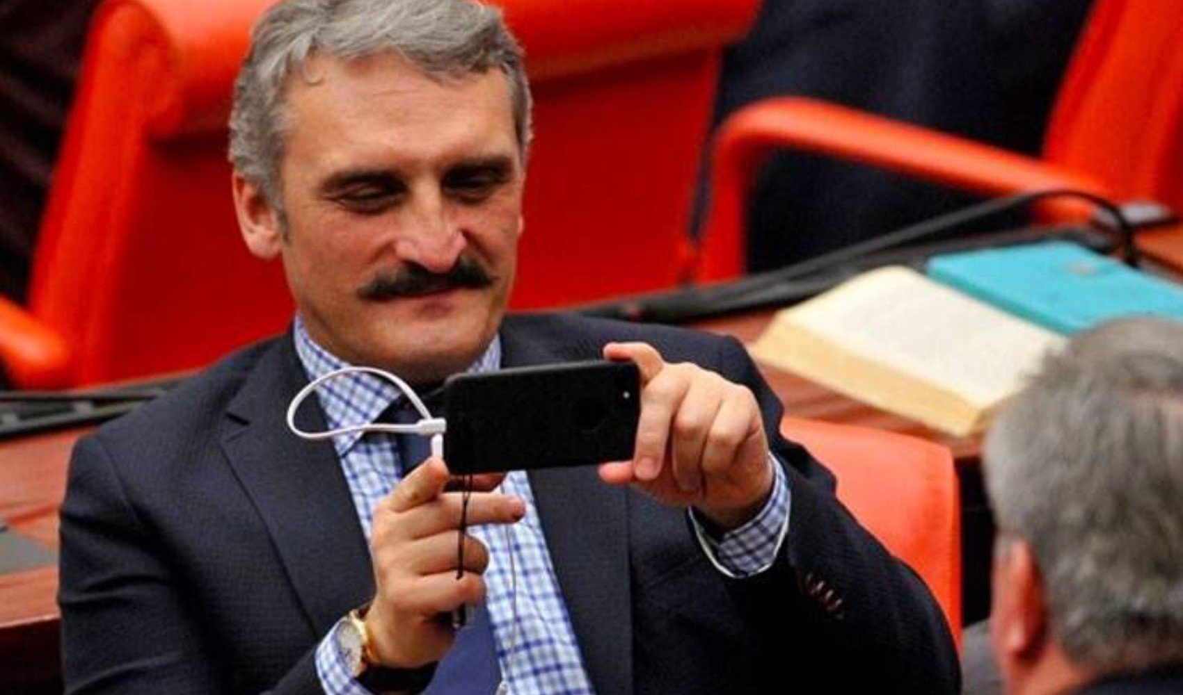 Cumhuriyet'i hedef almıştı: Yeliz lakabıyla tanınan AKP'li Ahmet Hamdi Çamlı hakkında suç duyurusu