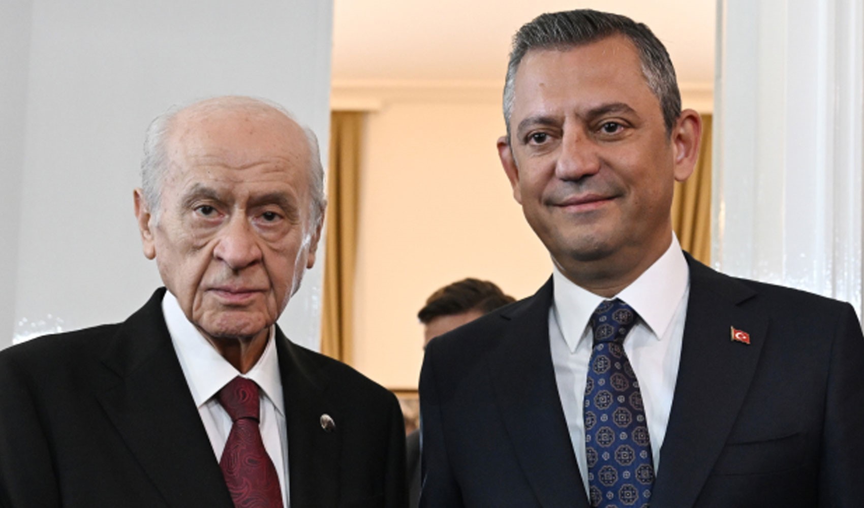 Canlı yayın talebine destek vermişti: Gazeteler Bahçeli ve Özel'in karşılıklı açıklamalarını nasıl gördü? (9 Temmuz 2025 gazete manşetleri) Canlı yayın talebine destek vermişti: Gazeteler Bahçeli ve Özel'in karşılıklı açıklamalarını nasıl gördü? (9 Temmuz 2025 gazete manşetleri)