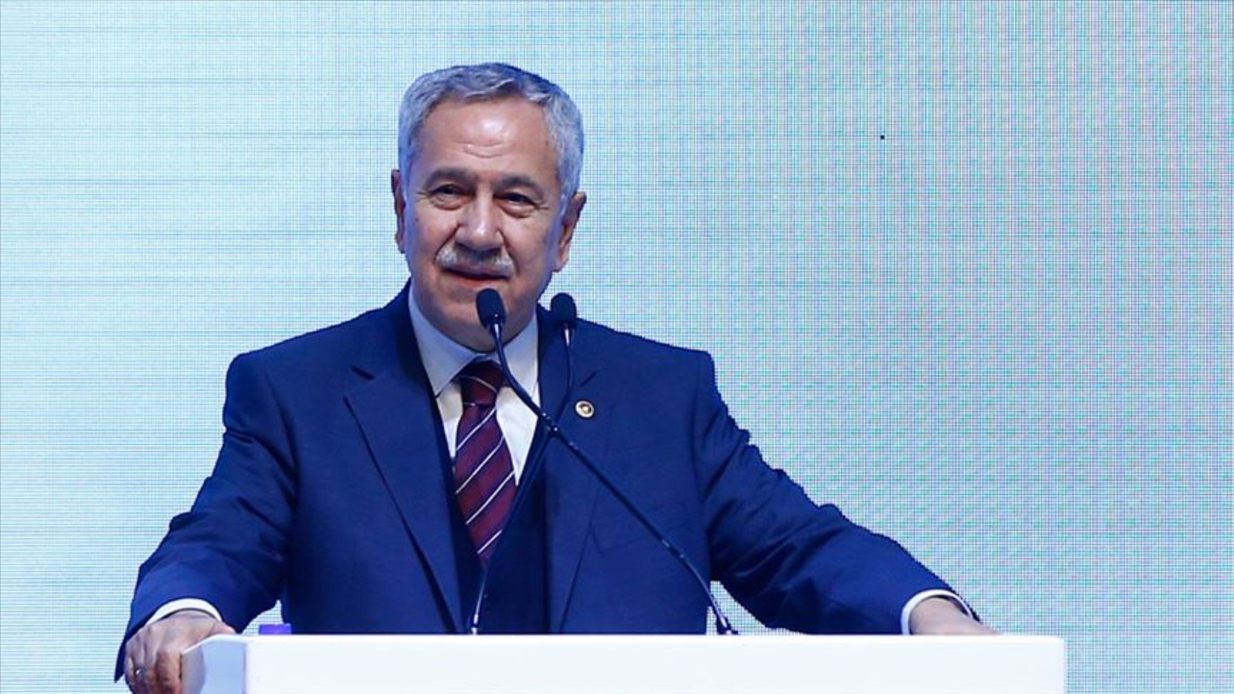 Bülent Arınç, yandaş medyayı topa tuttu: Dikkat çeken itiraf! Bu medya bizi 2.parti yaptı