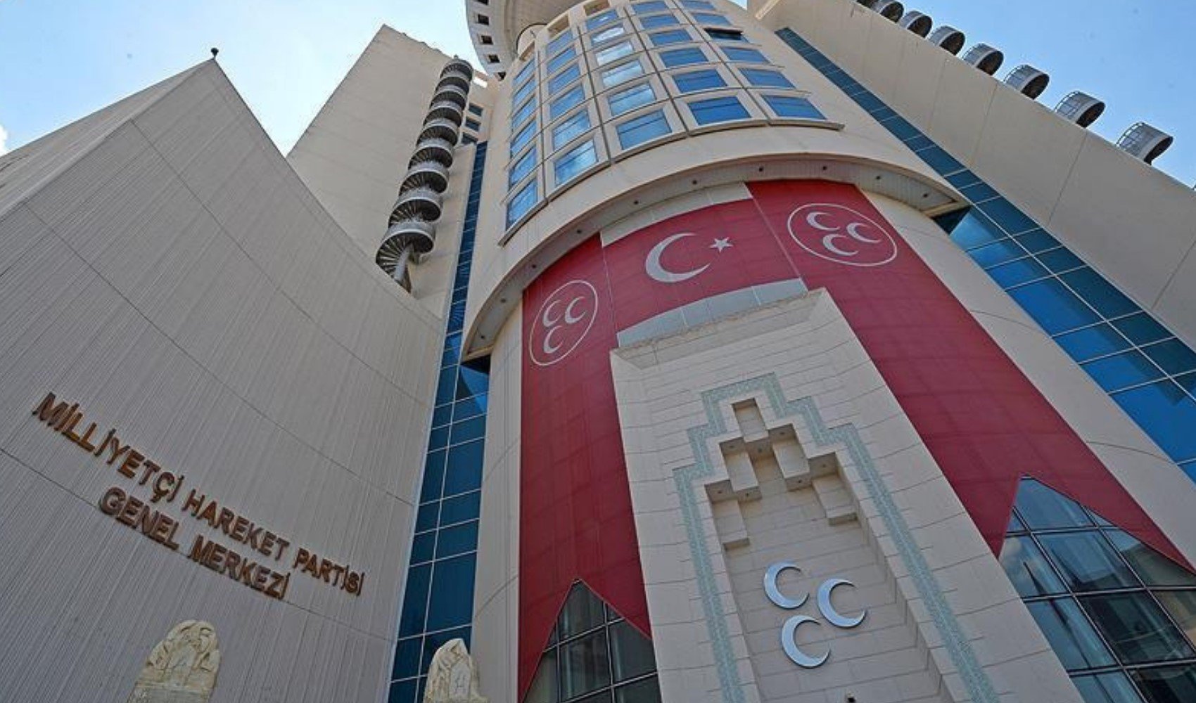 MHP'den cezaevlerindeki hasta tutuklular için çağrı: 'İyileşinceye kadar infaz geri bırakılsın'