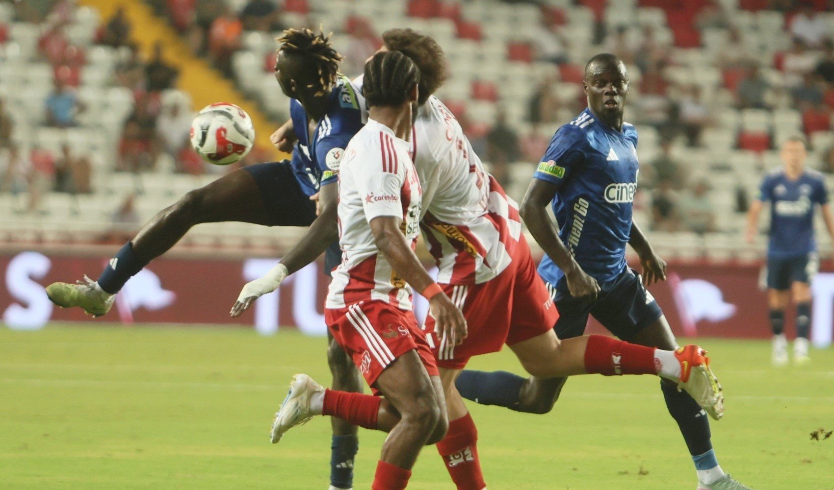 Antalyaspor, Kasımpaşa'yı 2 golle geçti