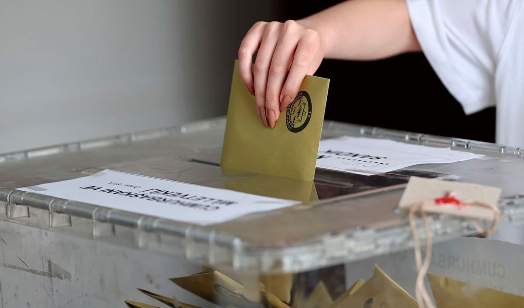 Türkiye'de kadın seçmenlerin partisi belli oldu Türkiye'de kadın seçmenlerin partisi belli oldu