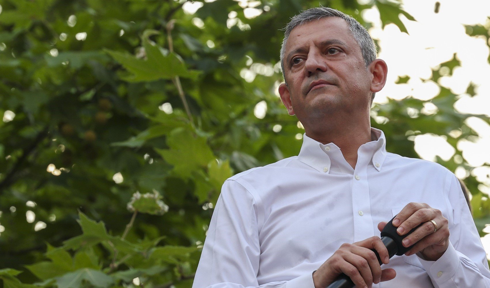Özgür Özel mitingde açıkladı: O belediye CHP'ye geçti!