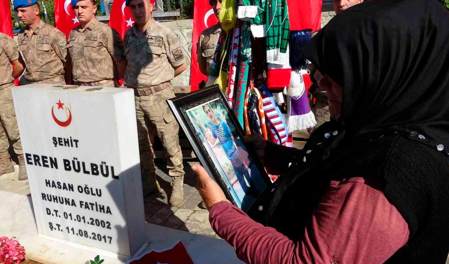 Şehit Eren Bülbül mezarı başında anıldı