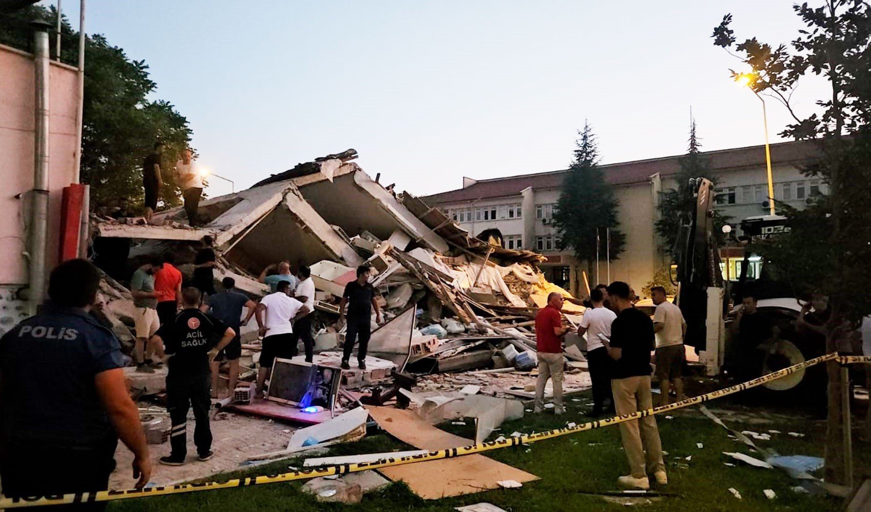 Son Dakika: Balıkesir'de yıkılan binayla ilgili 2 gözaltı