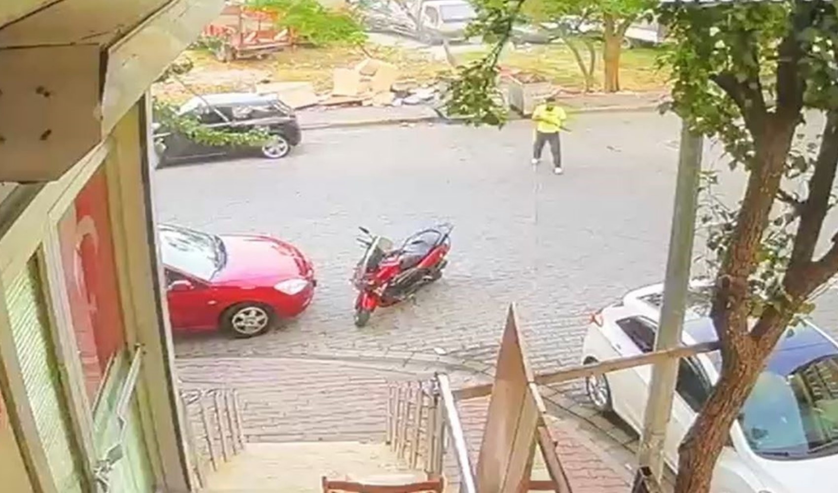 Esenyurt’ta kıraathaneye pompalı tüfekli saldırı