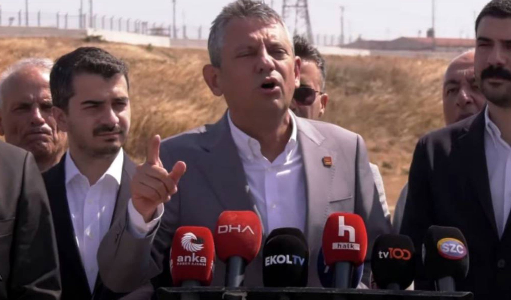 Özgür Özel’den Özlem Çerçioğlu ve Erdoğan’a sert sözler: 'Ya içeri atıl, ya AK Parti’ye katıl'