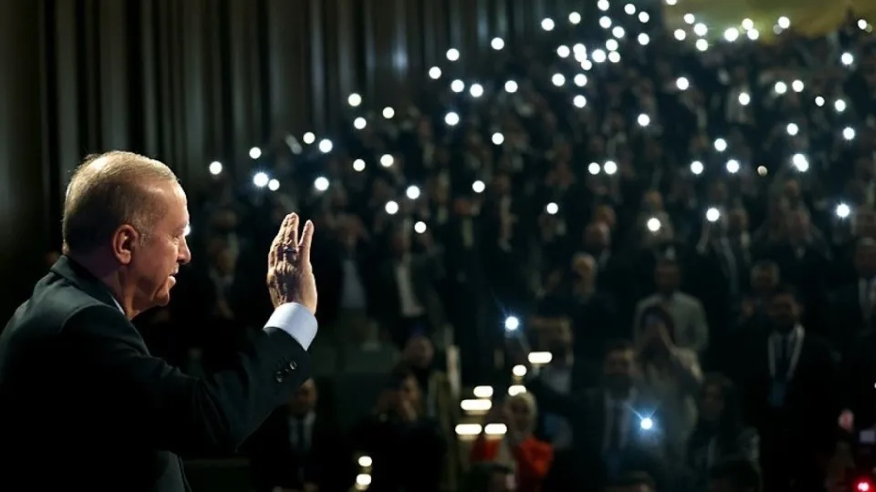 İsmail Saymaz isimleri açıkladı: Bugün AKP'ye katılacak 9 belediye başkanı belli oldu!