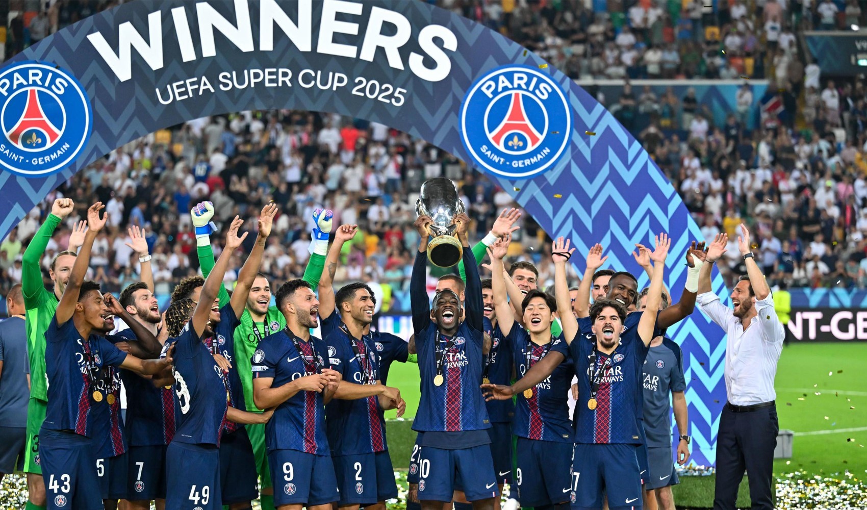 Paris Saint-Germain, Süper Kupa'yı ilk kez müzesine götürdü