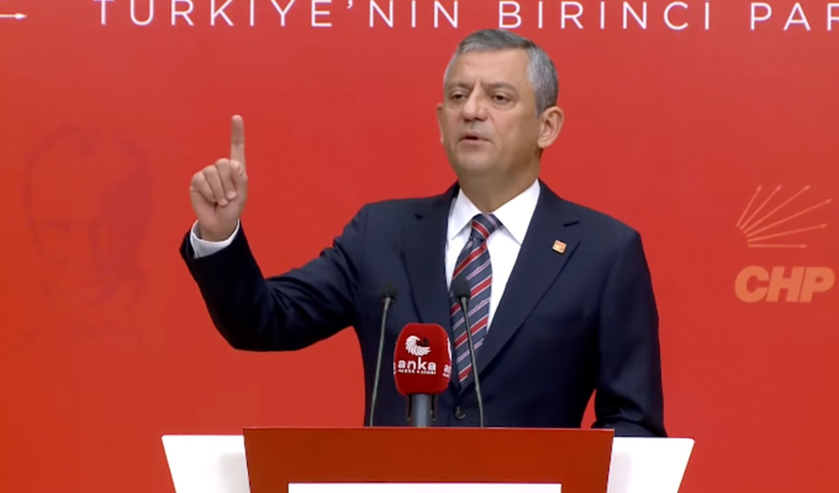Son Dakika: Özgür Özel, AKP'ye kuruluş yıl dönümü 'hediyesini' açıkladı! İşte gündemi sarsacak belgeler...