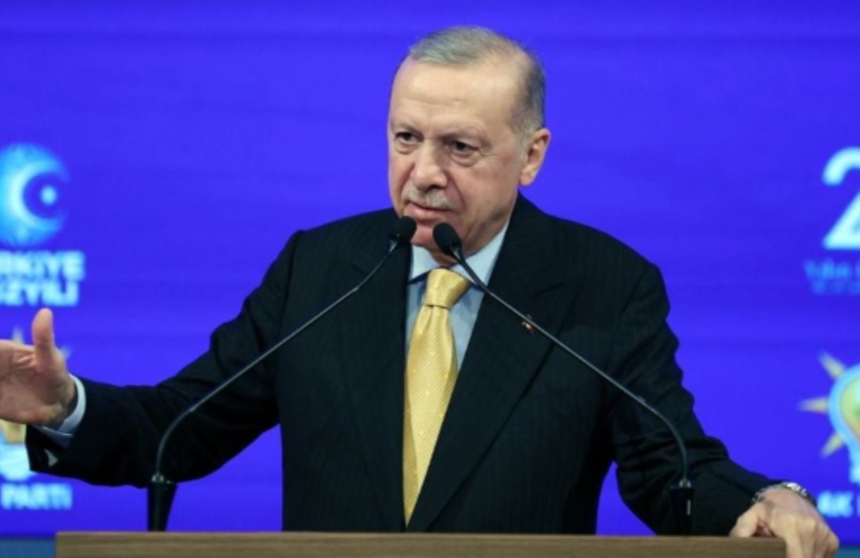 'Topuklu Efe' AKP'ye katıldı ama o ayrıntı gözden kaçmadı!