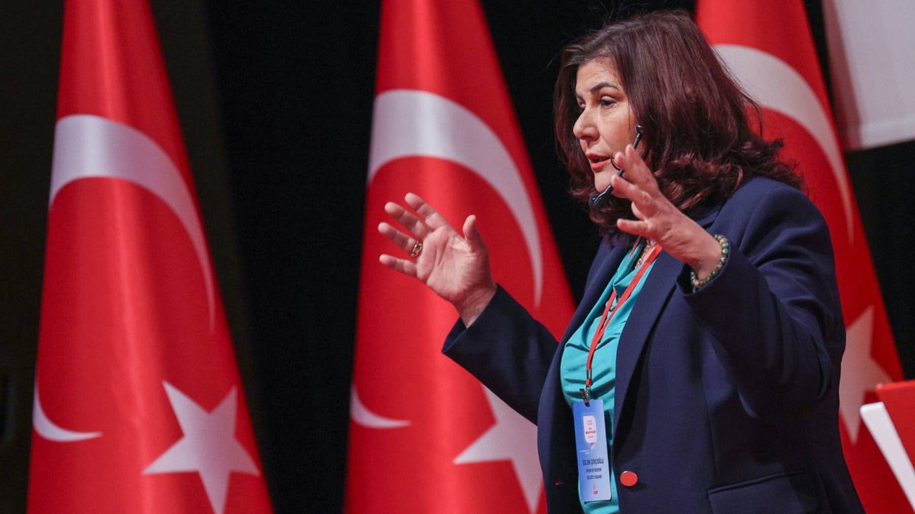 AKP'ye geçen Özlem Çerçioğlu'ndan sosyal medya hamlesi: Paylaşımlarını hala silmedi! İktidar buna ne diyecek?