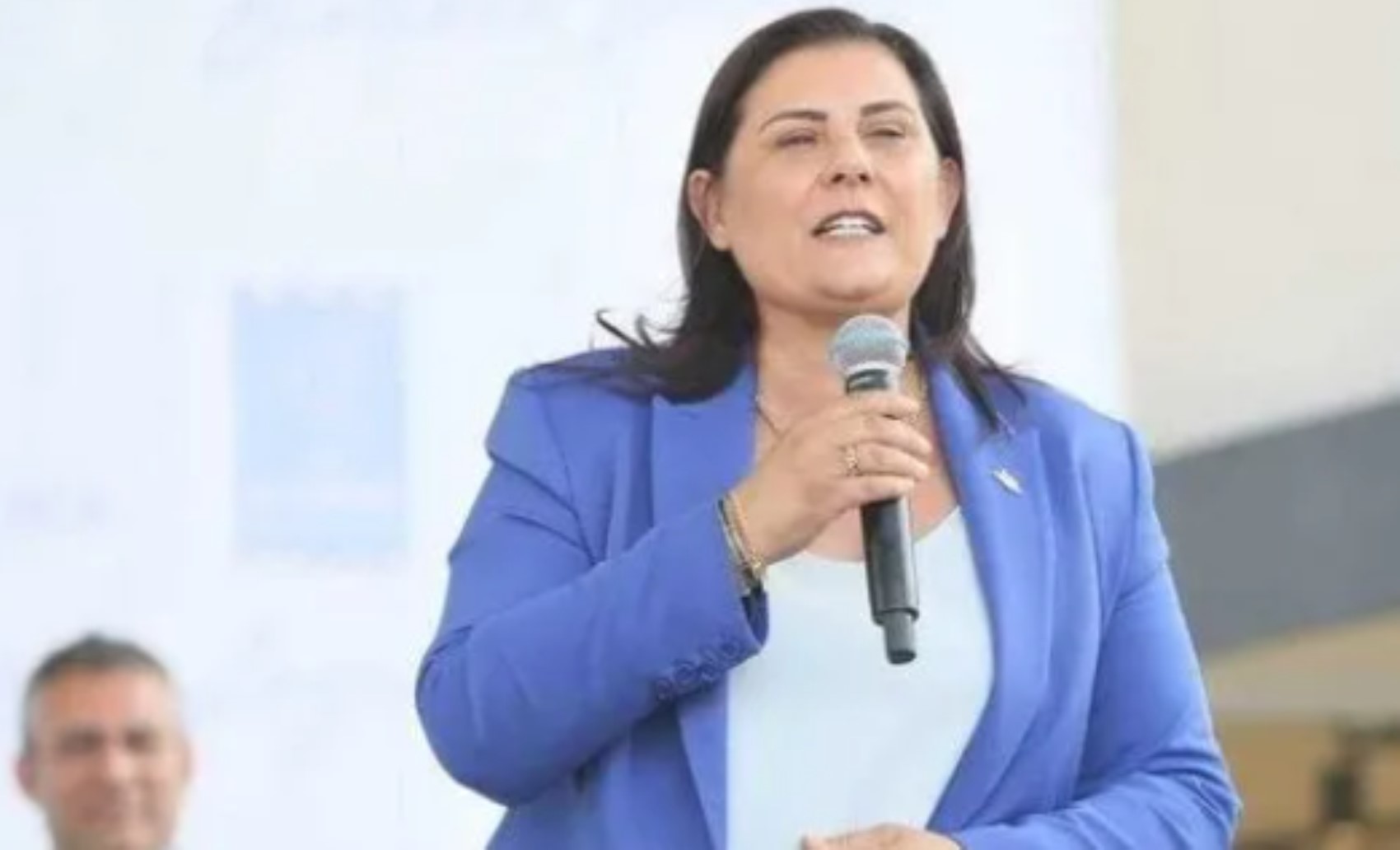AKP'ye geçen Özlem Çerçioğlu'ndan sosyal medya hamlesi: Paylaşımlarını hala silmedi! İktidar buna ne diyecek?