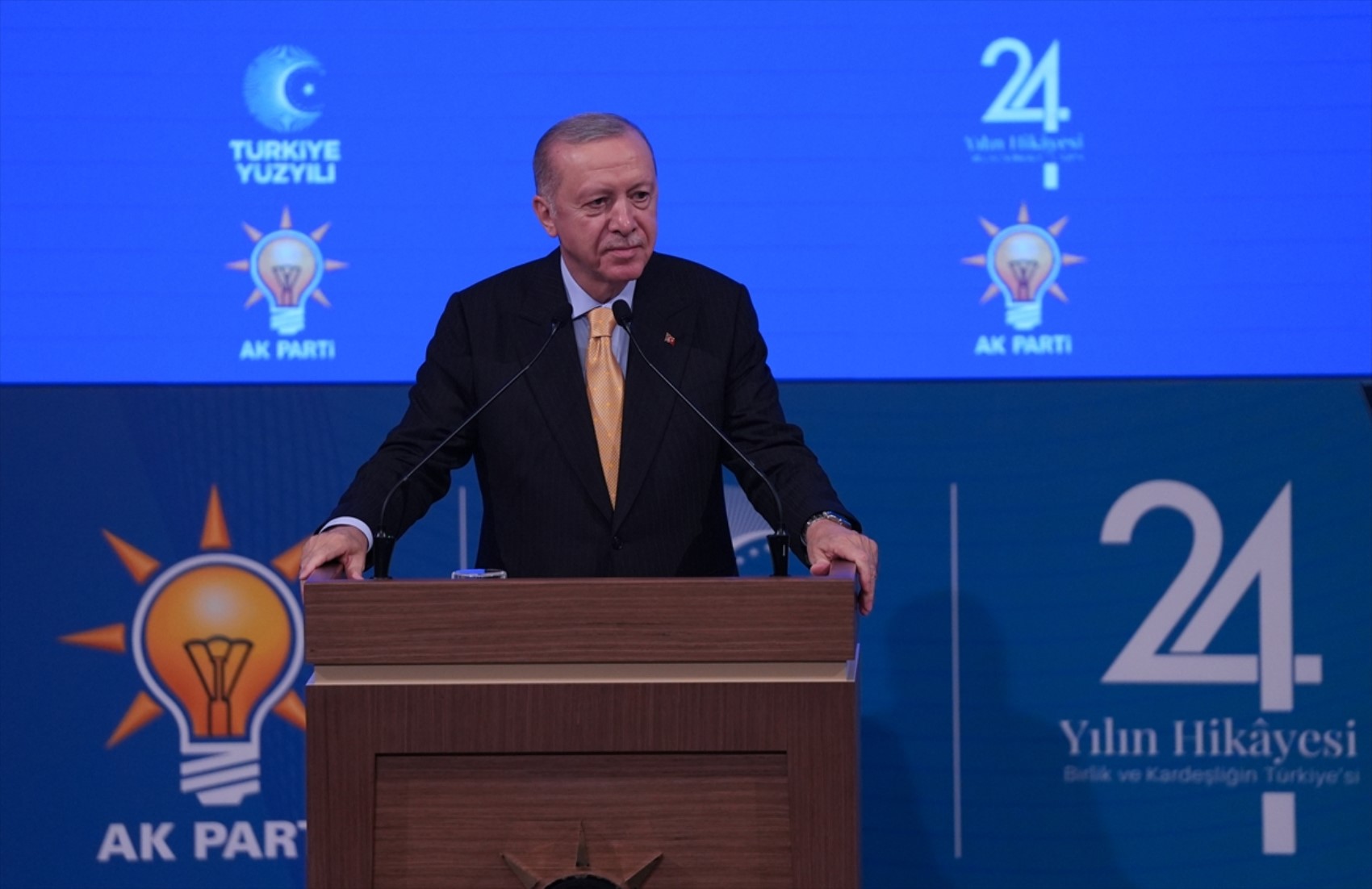 Erdoğan, 'kilo ver' diyerek rozetini takmıştı: Rüşvetten gözaltına alındığı ortaya çıktı
