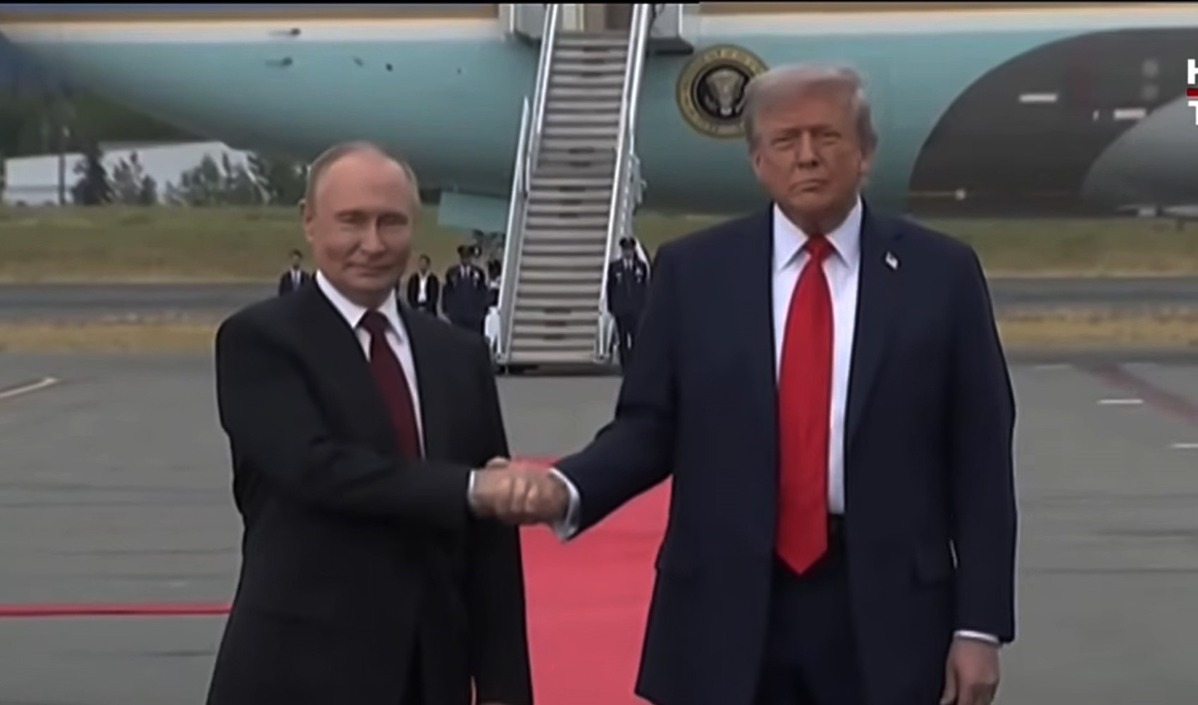 Trump ve Putin tarihi görüşme için Alaska'da