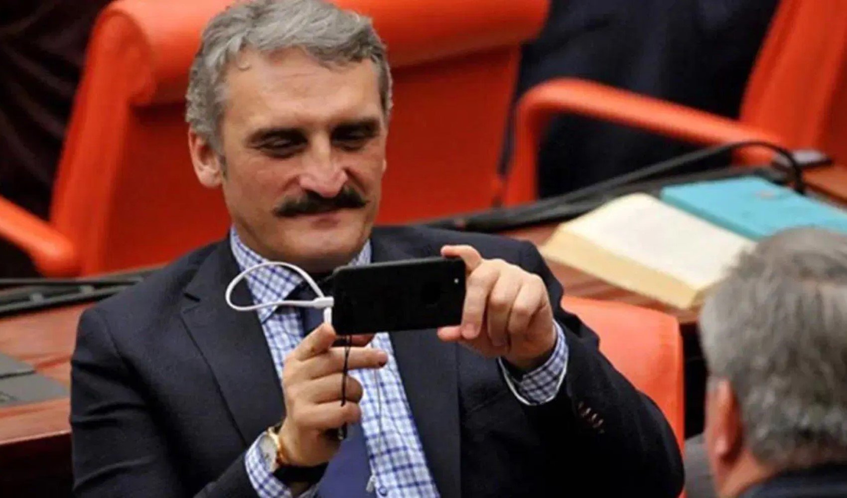 AKP’li Yeliz’in eski danışmanına AKP'li büyükşehirde müdürlük!