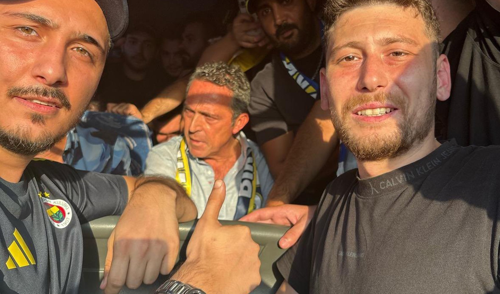 Ali Koç, taraftarlarla birlikte stada gitti