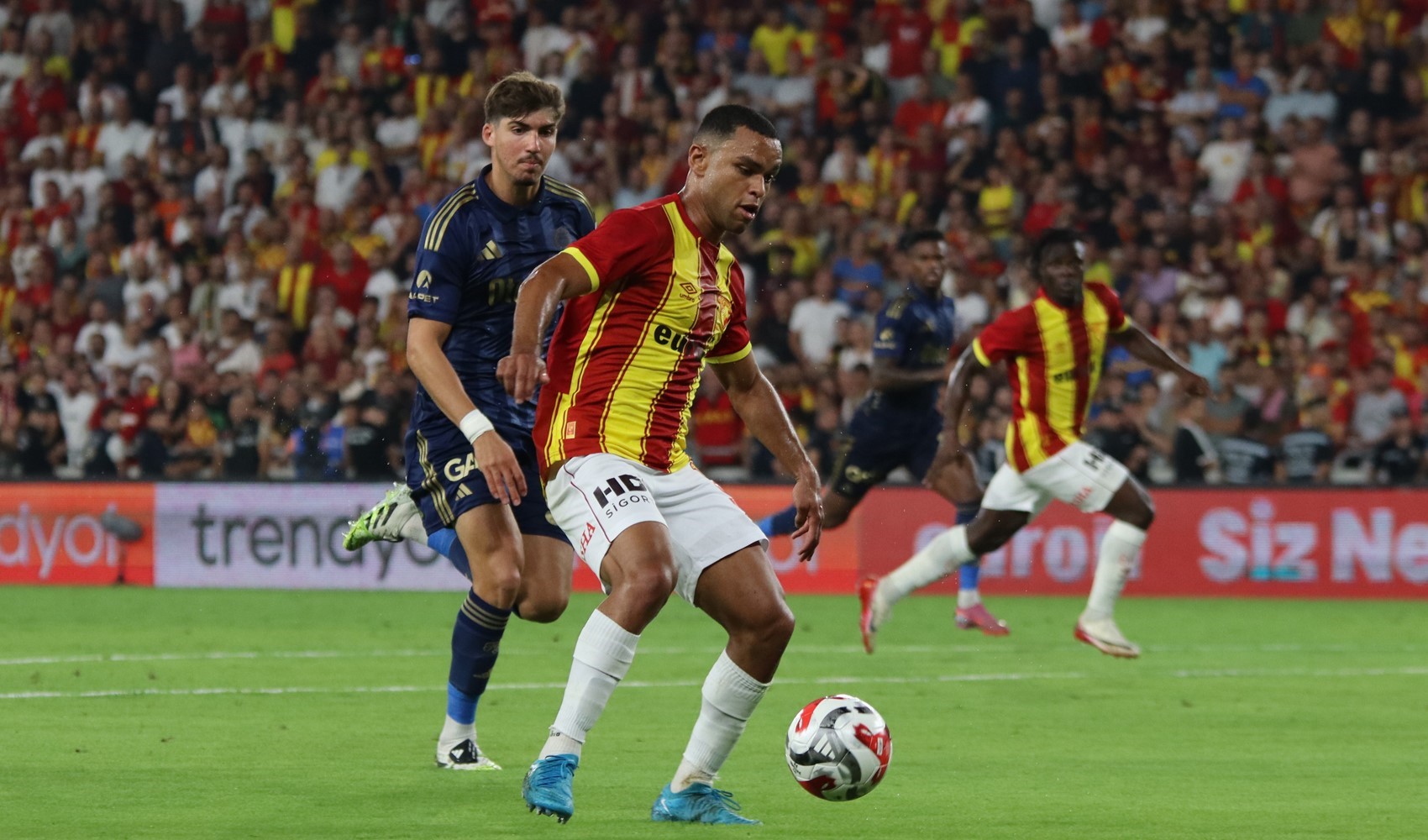 Fenerbahçe, Süper Lig'e 1 puanla başladı