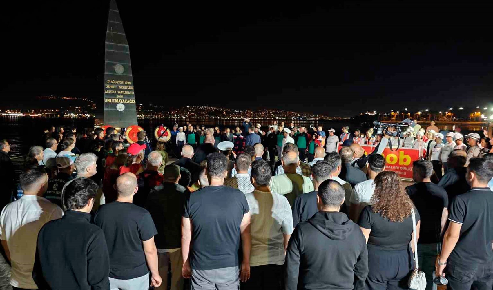 Saat 03.02’de hayat durdu: 17 Ağustos depreminde hayatını kaybedenler Gölcük'te anıldı
