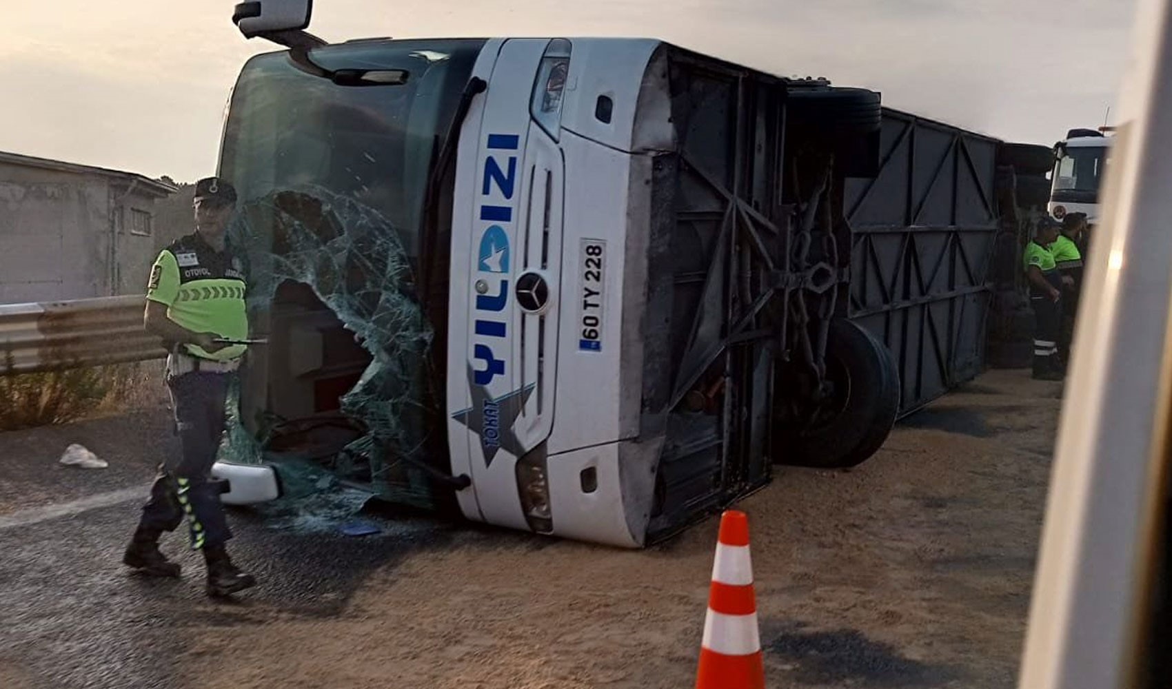 Son Dakika: Kuzey Marmara Otoyolu'nda yolcu otobüsü devrildi! Çok sayıda ölü ve yaralı var