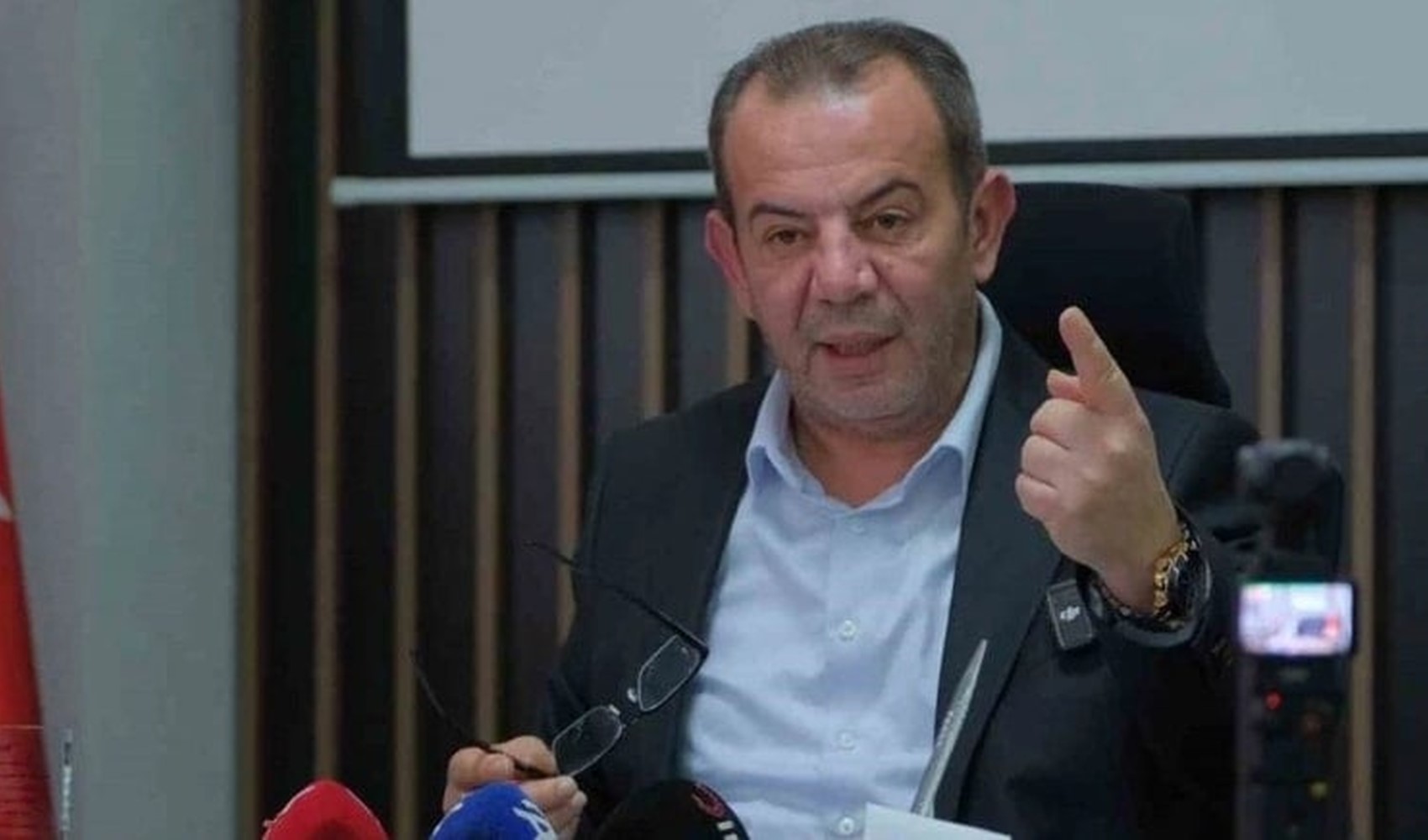 Kumarhane fotoğrafı sonrası Tanju Özcan'dan açıklama! 'Pudra şekeri' göndermesi yaptı