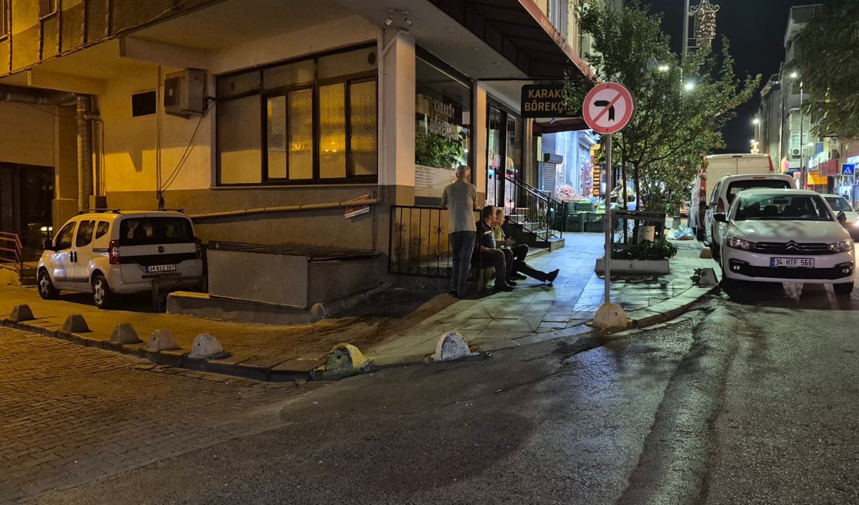 Kız arkadaşıyla yürüyen gence silahlı saldırı