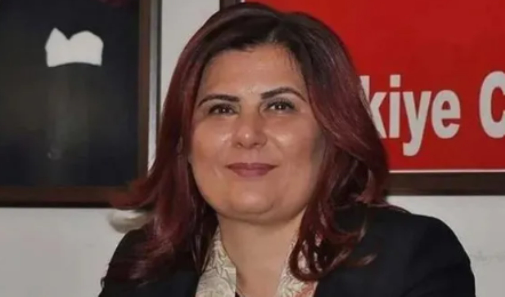 AKP'ye geçen Özlem Çerçioğlu'na suç duyurusu hazırlığı