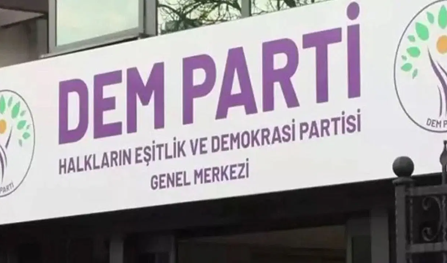 DEM Parti'den diyanet hutbesine eleştiri: 'Kadınlara yönelik suçların sorumluluğu var'