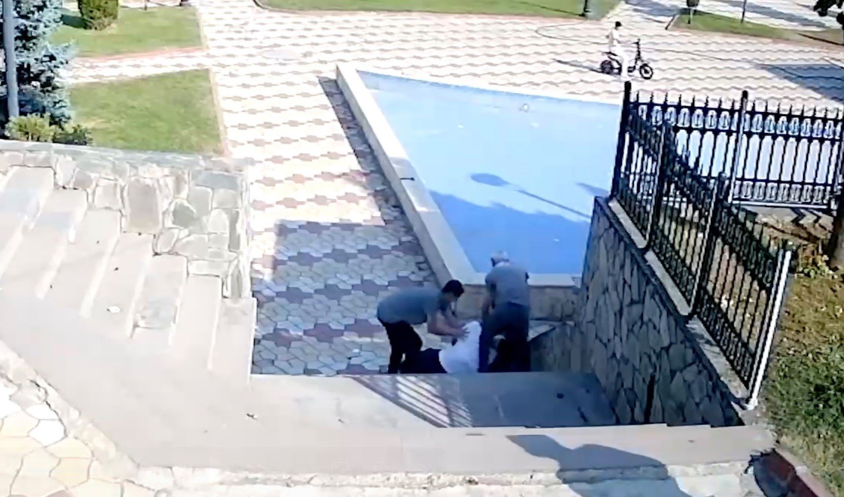 Parktaki çifti uyaran muhtar bıçaklandı