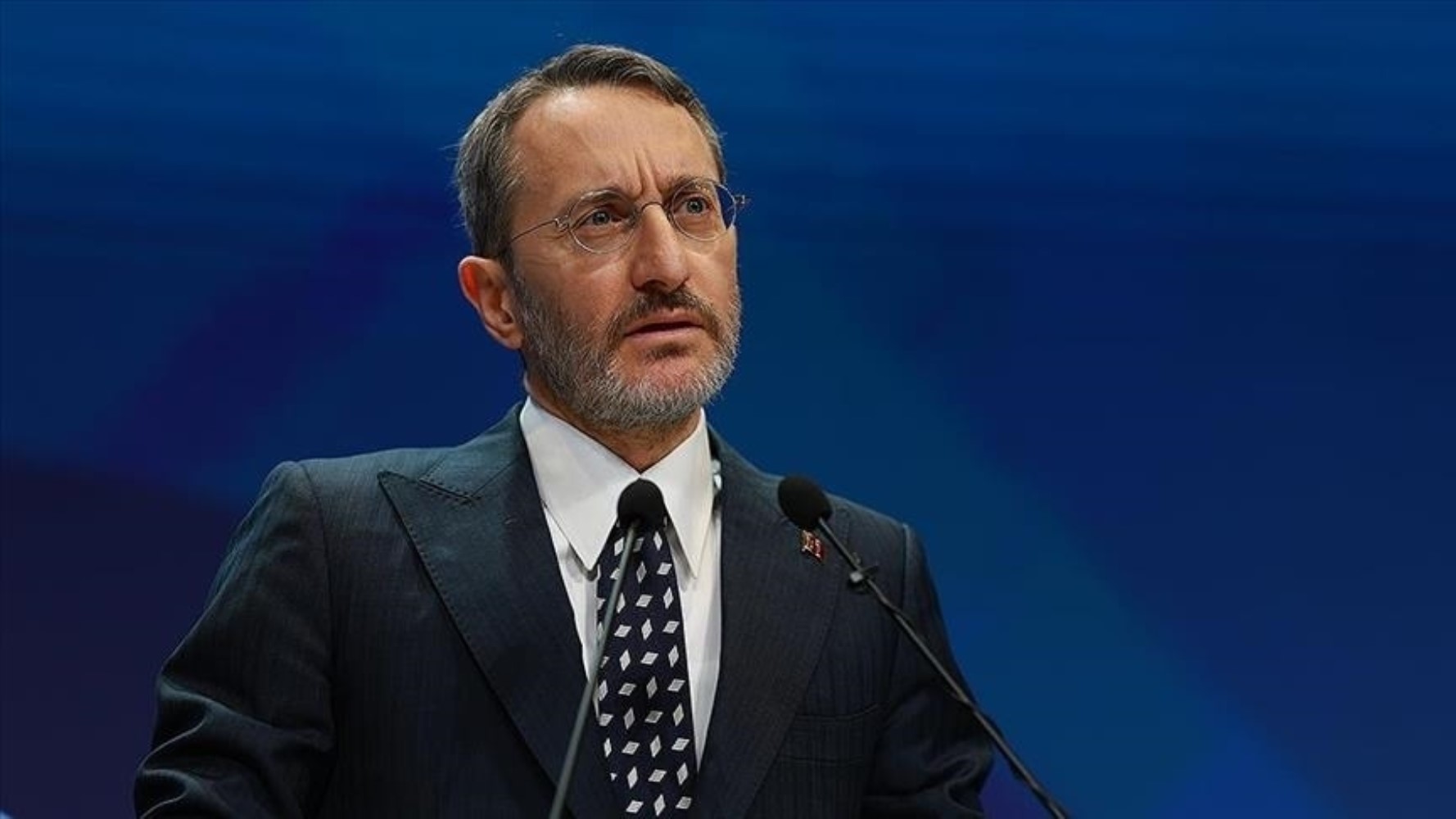 Saray’ın eski gözdesinden Minibüs krizi: Fahrettin Altun yeni koltuğuna sığamadı