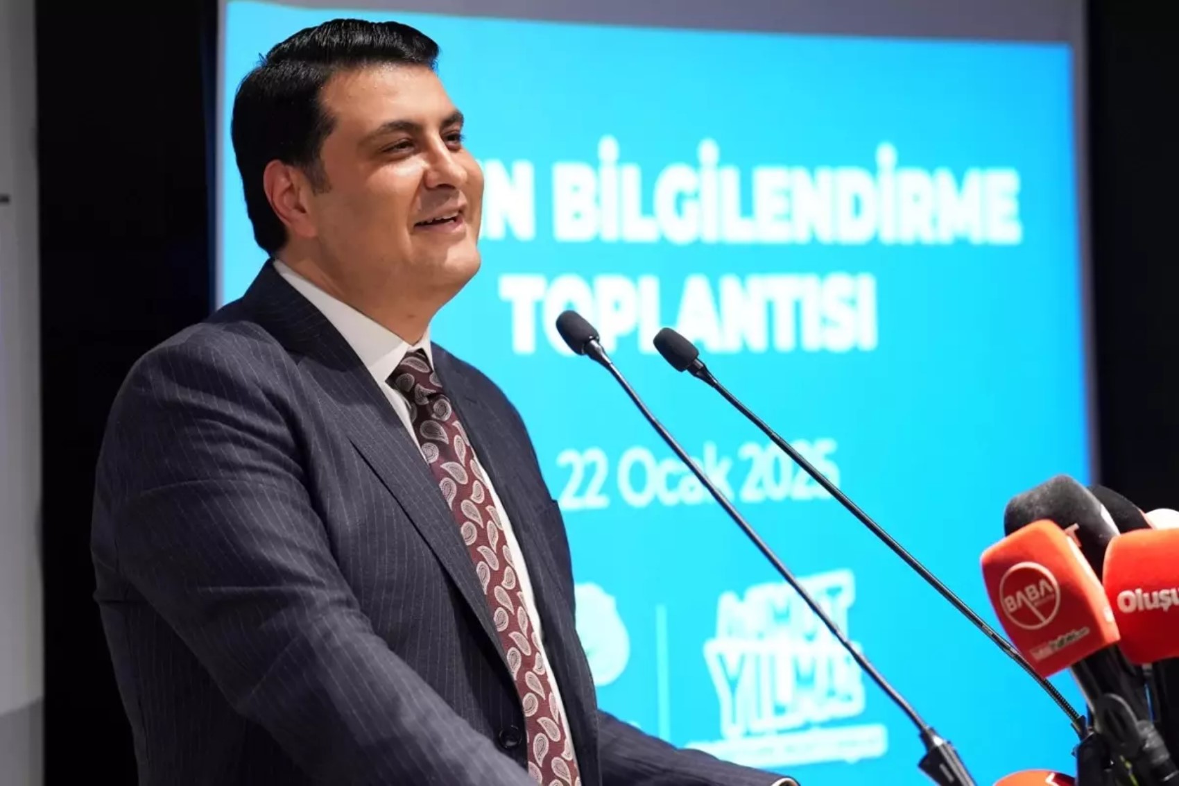 Erdoğan'ın rozetini taktığı Umut Yılmaz AKP'ye çabuk alıştı! Övgüler yağdırdı