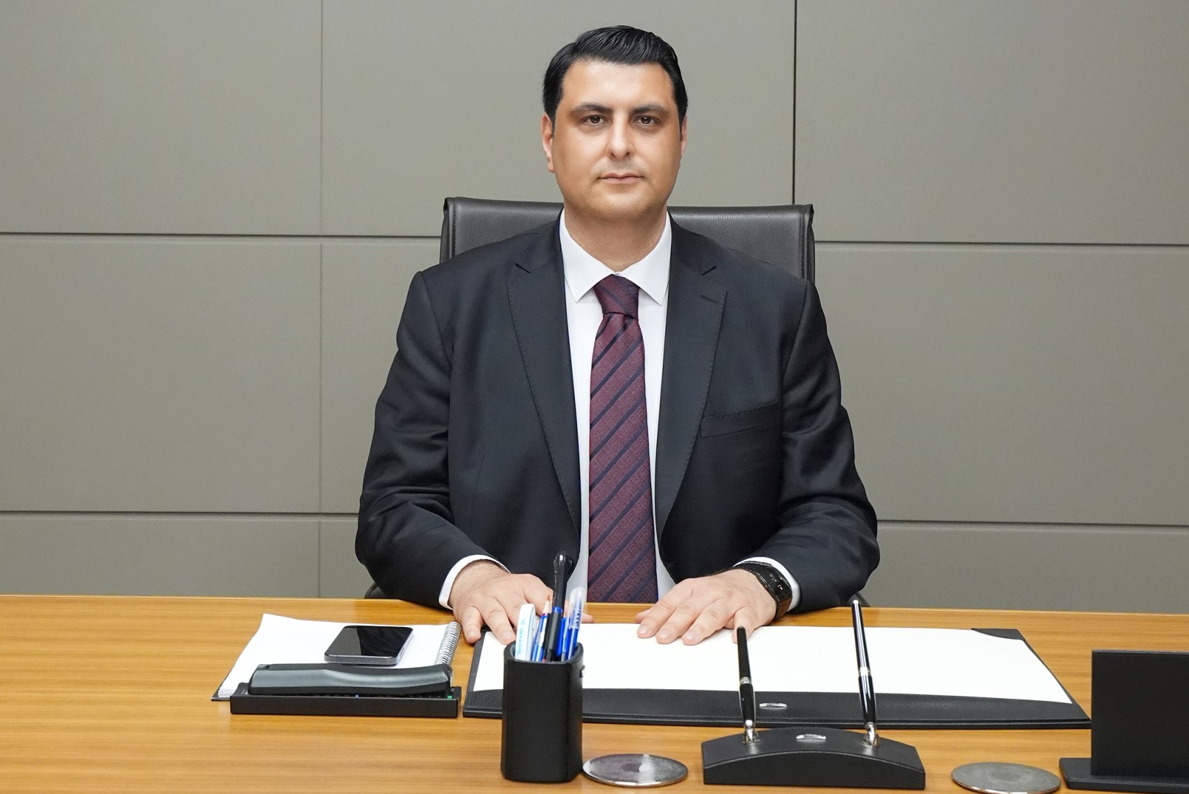 Erdoğan'ın rozetini taktığı Umut Yılmaz AKP'ye çabuk alıştı! Övgüler yağdırdı