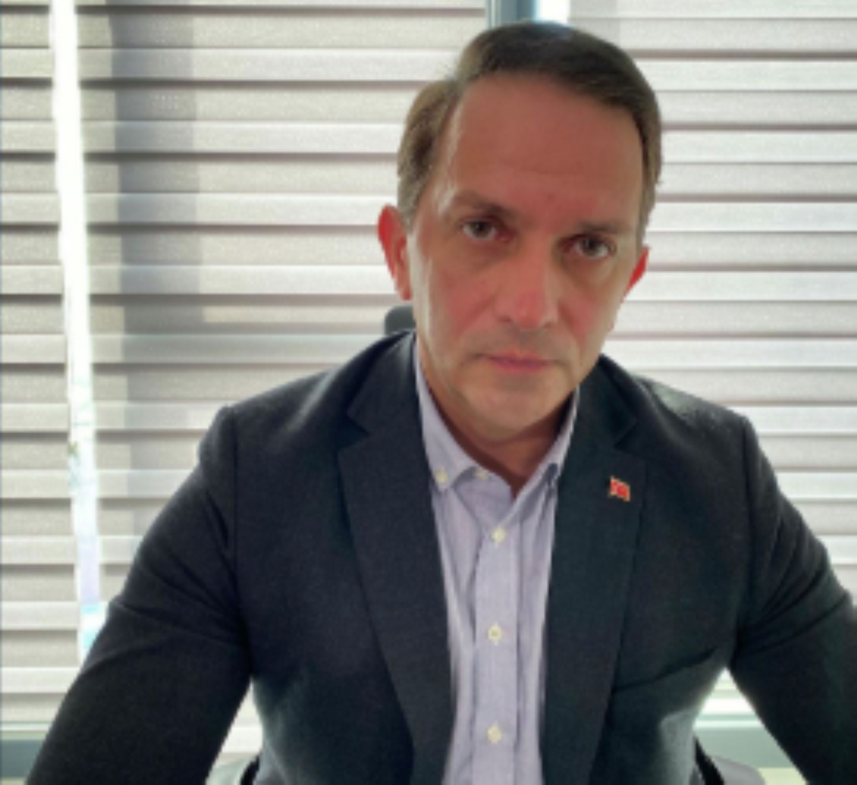 İktidarda 'Eski-Yeni' savaşı: Parti içinden iki isme sert çağrı yapıldı