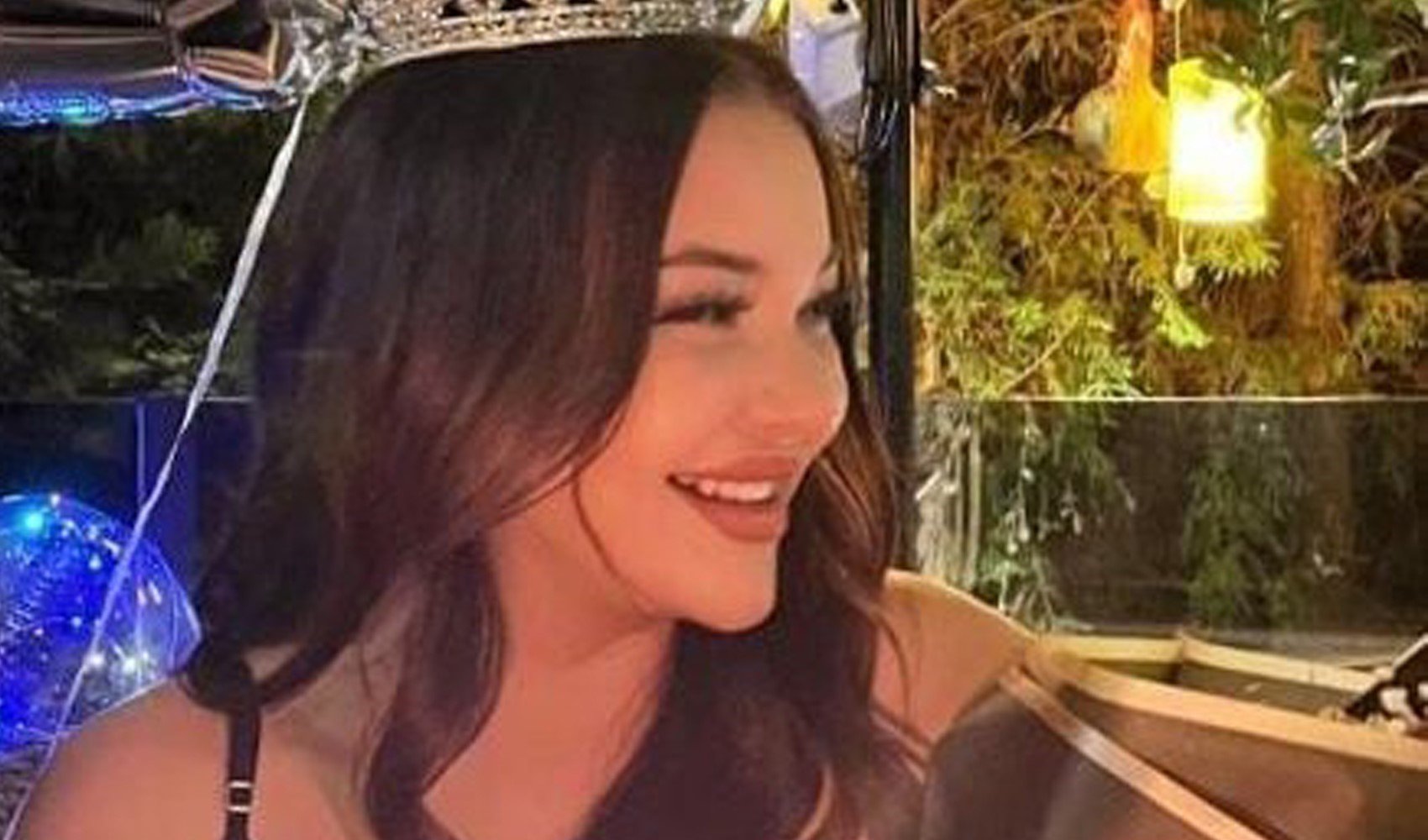 Nişanlı çift ağaca saplanan otomobilde can verdi
