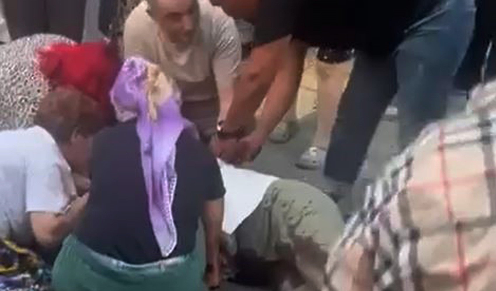 Bağcılar’da kadını bıçaklayan şahsı vatandaşlar linç etti