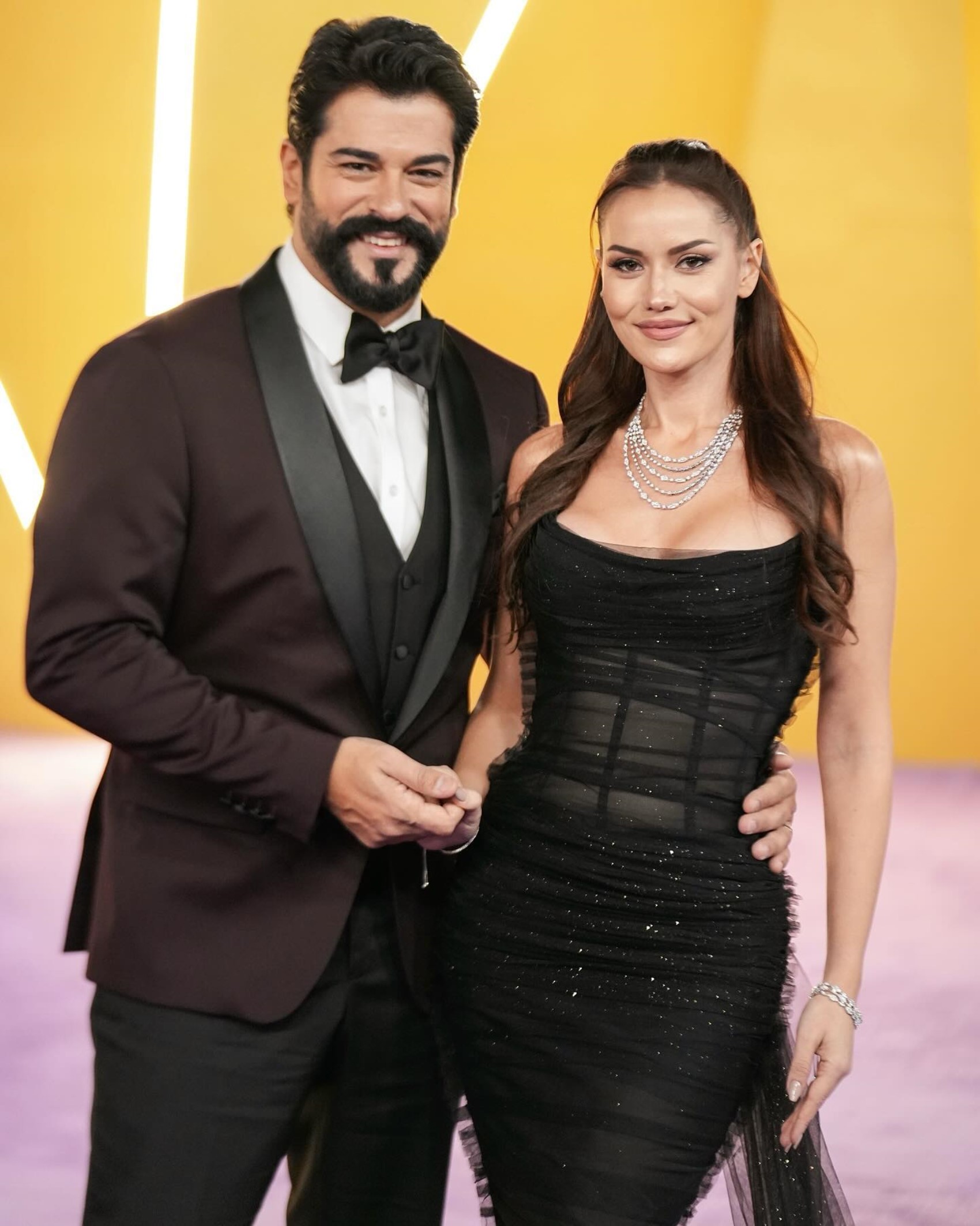 Fahriye Evcen ve Burak Özçivit ‘şiddet’ iddialarından sonra sessizliğini bozdu